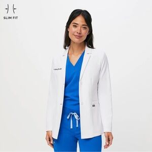 Figs Bellevue Slim Short Lab Coat. Medium.
